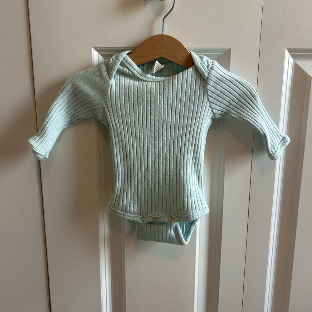 Kate Quinn ribbed bodysuit size 0/3 months